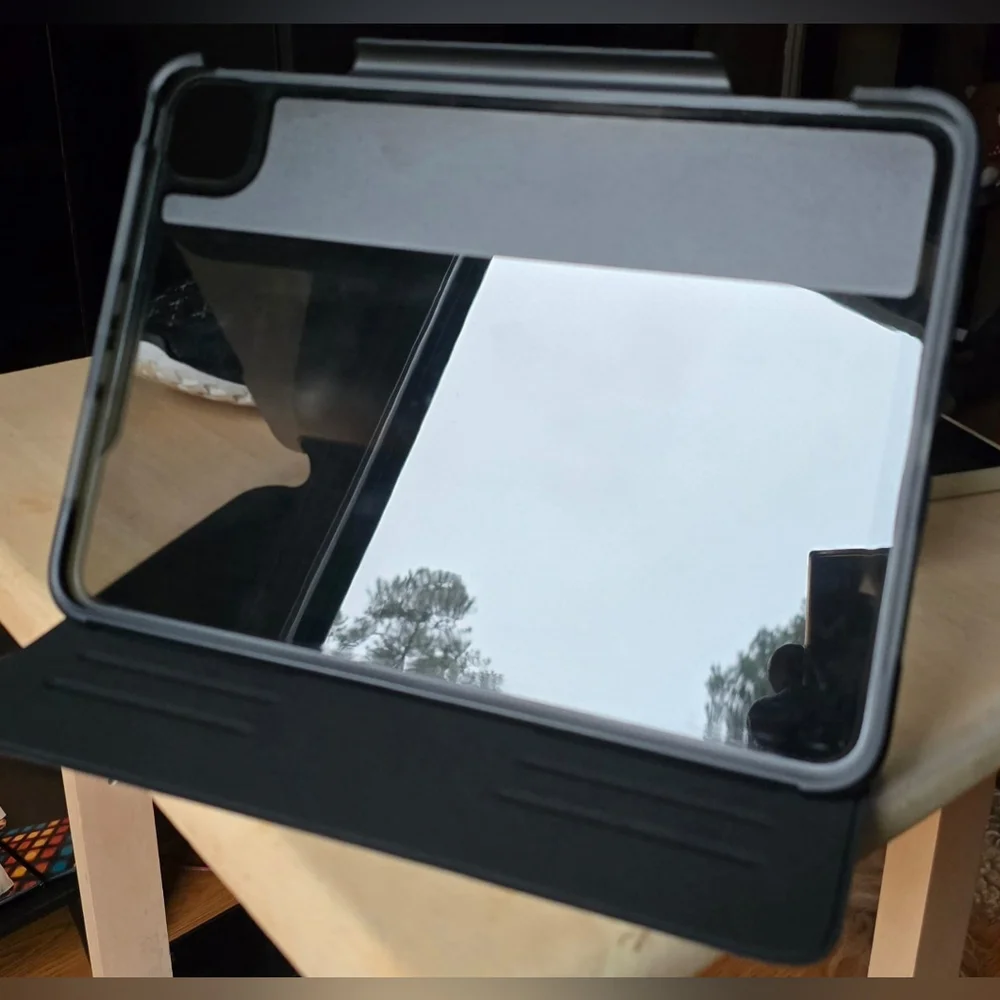 TECH 21 FLEX FOLIO IPAD PRO 11-INCH With Built In FLEXSHOCK Impact Protection ne
